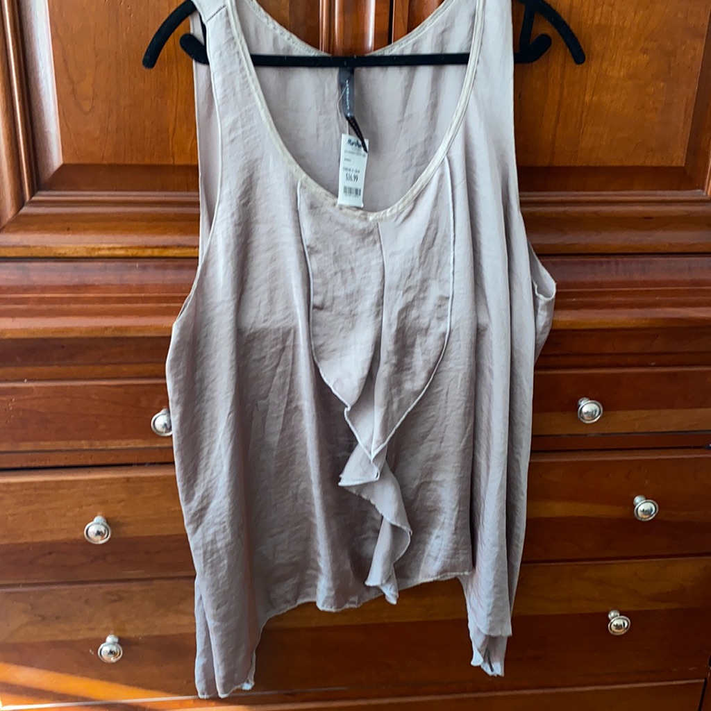Nwt Beautiful Flowy Tank